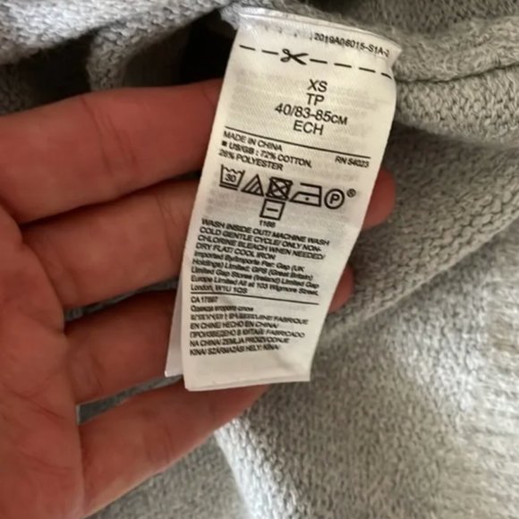 Cozy great sweater from Banana Republic with slit at bottom - Picture 4 of 6